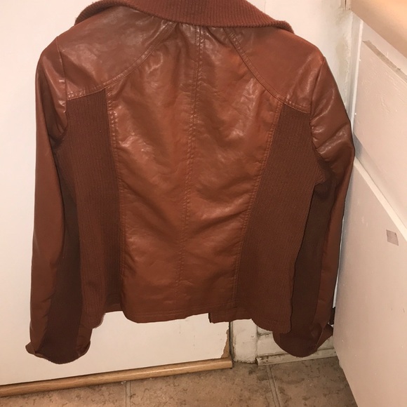 A jacket - Picture 2 of 2
